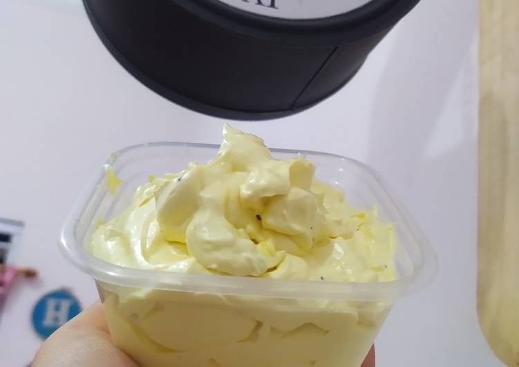 Langkah Mudah untuk Menyiapkan Buttercream Mentega Kuning Aroma Kopi yang Enak Banget