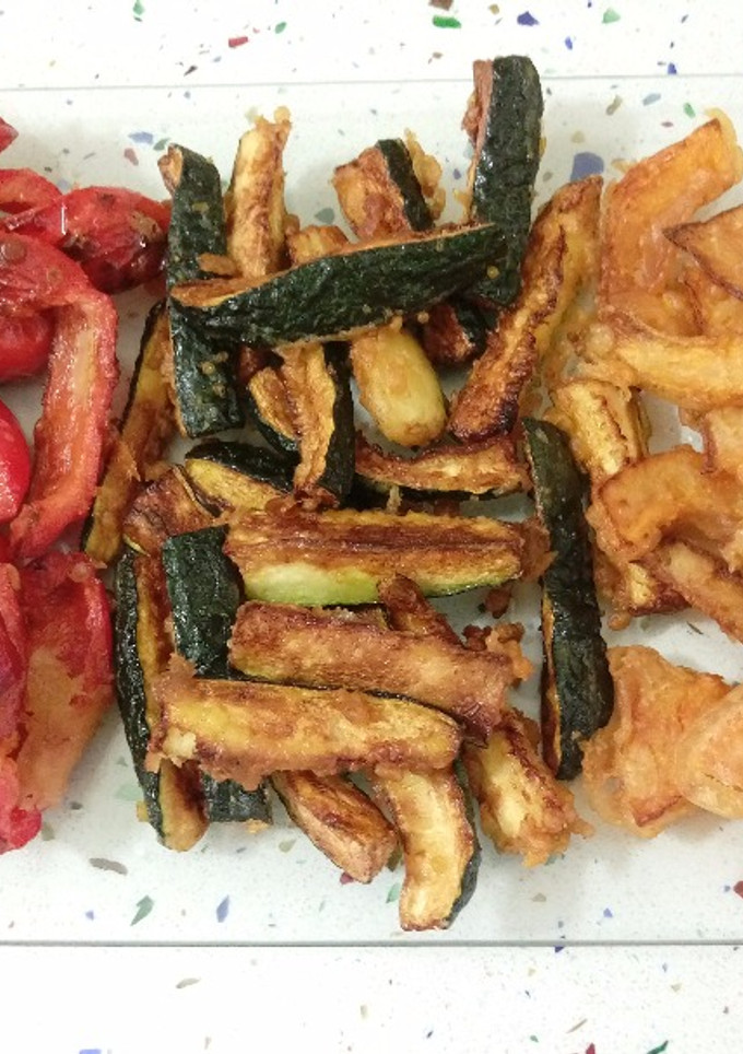 Una foto de Calabaza, pimientos y calabacines en tempura