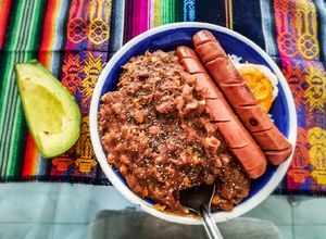 Una foto de Frijoles a la barbacoa con queso