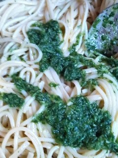 Una foto de Spaghetti al pesto de perejil