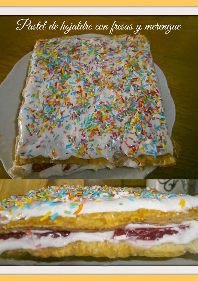 Una foto de Pastel de hojaldre con fresas y merengue
