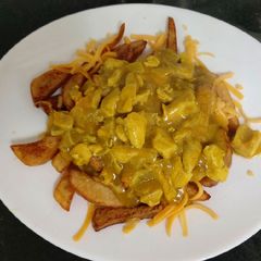 A picture of My Chicken Curry over Cheesey Chips 😋.