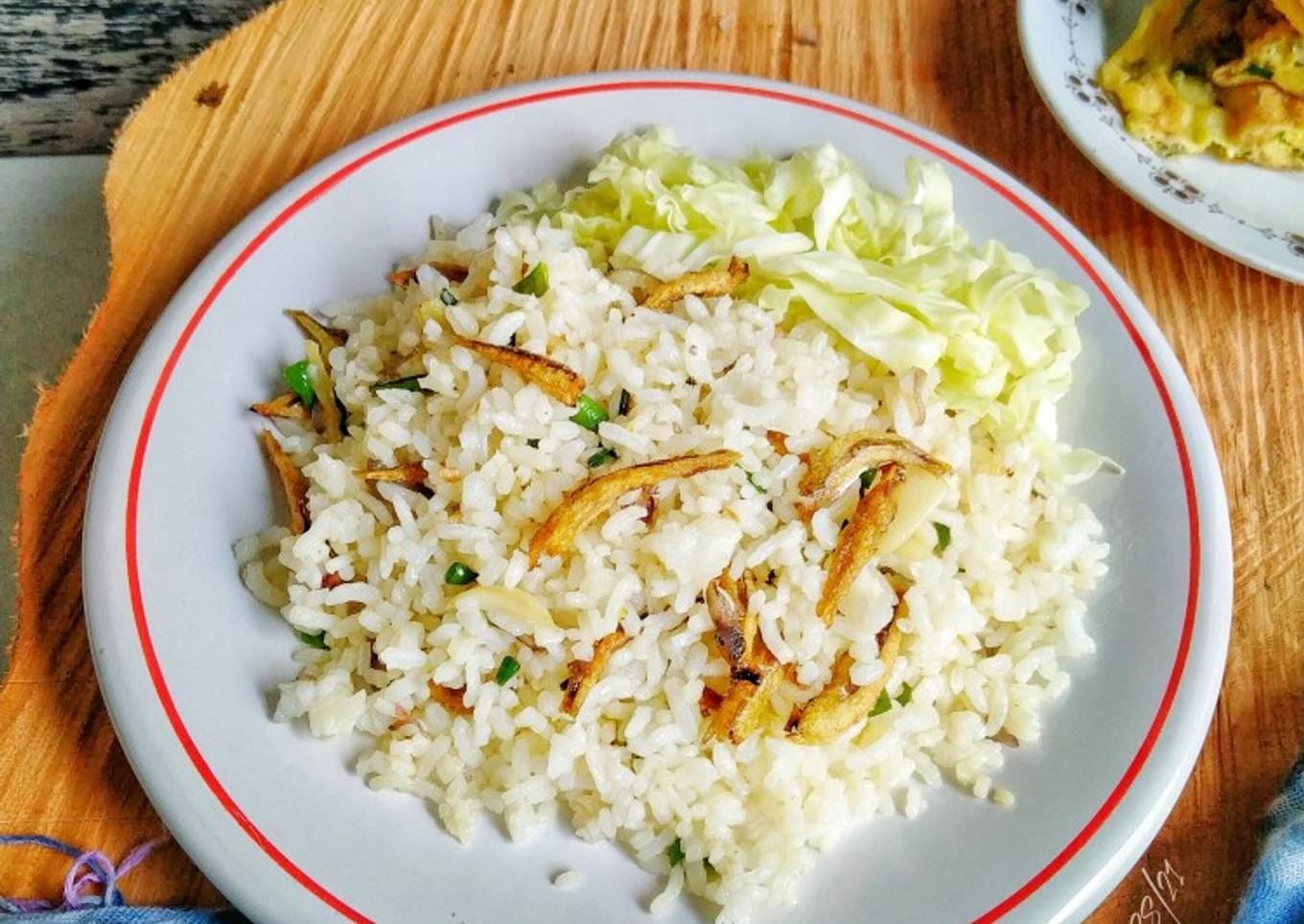 Nasi goreng ikan teri putih
