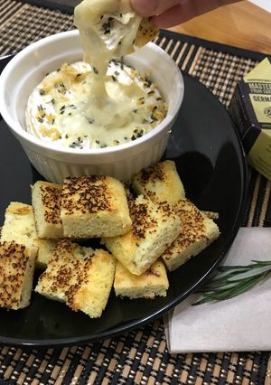 Foto resep Keto garlic bread #ketopad