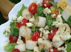 Foto de Salada de alface, palmito e queijos