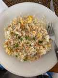Arroz frito con huevo y pollo