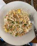 Arroz frito con huevo y pollo