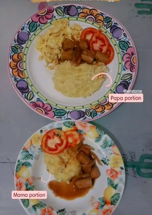 Foto resep Mashed cheese Potato with sautee saussage and scramble egg