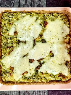 Una foto de Tarta de brócoli y queso con masa casera integral en la Flip