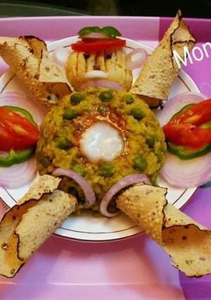 A picture of Moong Dal Khichdi Papadman.