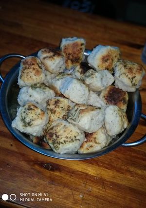 Una foto de Pancitos de orégano y queso