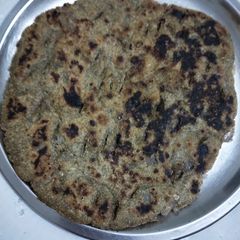 A picture of Bajri ki roti.