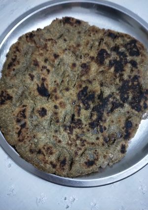 A picture of Bajri ki roti.