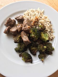 Mariniertes Rindfleisch mit Wildreis und Brokkoli Rezepthauptbild
