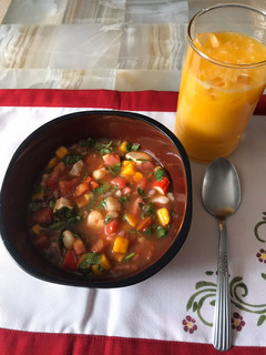 Una foto de Ceviche de pescado y surimi