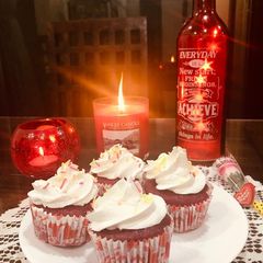 A picture of Sweetheart cup cakes.