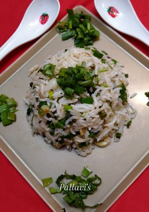 A picture of Spring onion fried rice.