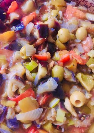 Una foto de CAPONATA SICILIANA 🧄🧅🫑🍆🍅🍆