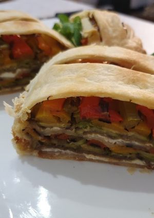 Foto di Strudel salato di verdure grigliate