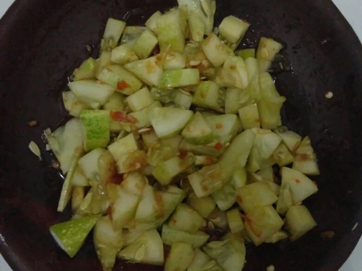 Cara Sederhana Menyiapkan Resep  4. Rujak Timun yang Lezat, Bisa Manjain Lidah