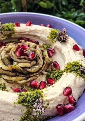 A picture of Hummus with Tahini.