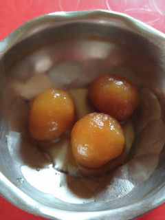 பிரெட் குலாப் ஜாமூன் (Bread globe jamun recipe in tamil) செய்முறை முக்கிய புகைப்படம்