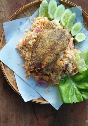 รูปของ ข้าวผัดน้ำพริกปลาสลิด