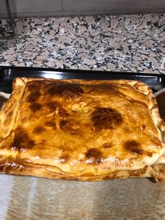 Una foto de Empanada de pisto, atún y huevo