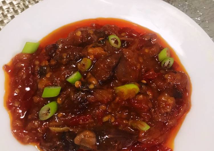Bagaimana Menyiapkan Sambal Baby Cumi, Bisa Manjain Lidah