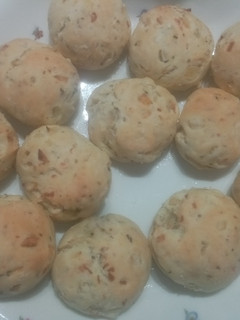 Una foto de * Pancitos de cebolla, ajo, orégano y queso *