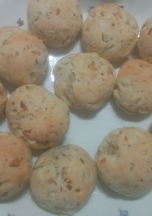 Una foto de * Pancitos de cebolla, ajo, orégano y queso *