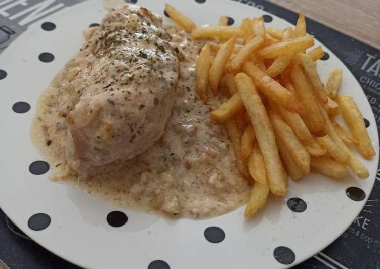 Pechuga de pollo en salsa de puerro