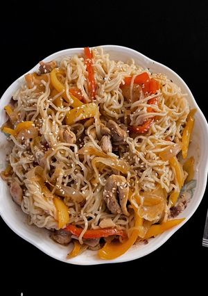 A picture of Chinese Chicken Noodles.