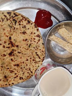 आलू का पराठा (aloo ka paratha recipe in Hindi) रेसिपी मुख्य फोटो