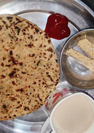 आलू का पराठा (aloo ka paratha recipe in Hindi) रेसिपी मुख्य फोटो
