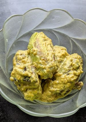 A picture of Dudh Potol (Pointed gourd cooked in a milk gravy).