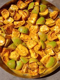 आम का अचार (Aam Ka Achar recipe in hindi) रेसिपी मुख्य फोटो