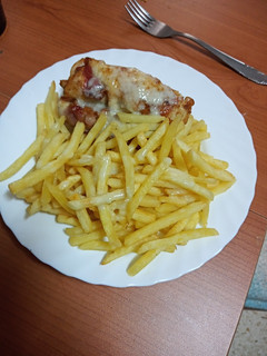 Una foto de Rollitos de pechuga rellena de jamón serrano y espárrago blanco