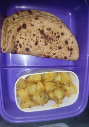मसाला आलू(aloo masala recipe in hindi) रेसिपी मुख्य फोटो