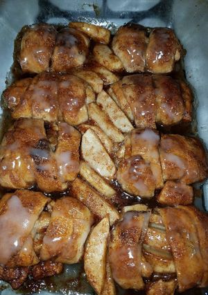 A picture of Cinnamon bun apple bites.