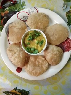 பூரி, உருளைக்கிழங்கு மசால் (Poori urulaikilanku masal recipe in tamil) செய்முறை முக்கிய புகைப்படம்