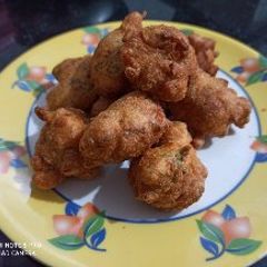 A picture of Onion bonda.