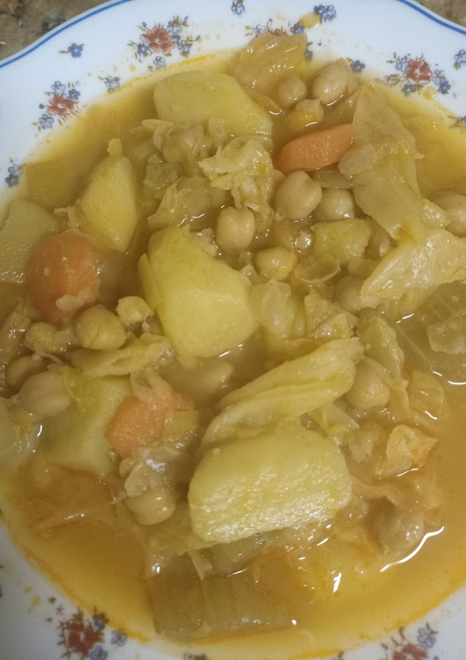Una foto de Guisado de verduras con garbanzos