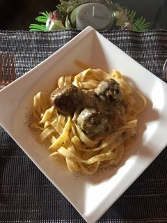 Gombás-kapros húsgolyók recept fotója