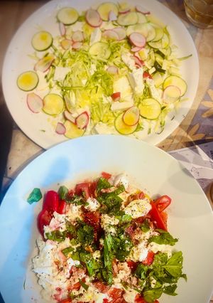 Une photo de Tomates Mozzarella, Courgette Feta