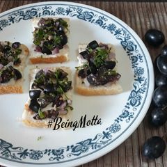 Juicy Grapes Toast A picture of Juicy Grapes Toast.