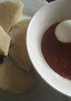 A picture of Boil yam with tomato sauce.