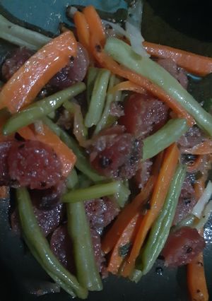 Hình của món Đậu que cà rốt xào lạp xưởng.