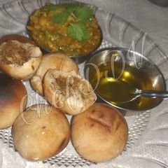 A picture of Litti Chokha....bihar famous.