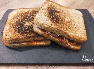 Une photo de Croque-Monsieur Coppa, Mozzarella & Pesto Rosso